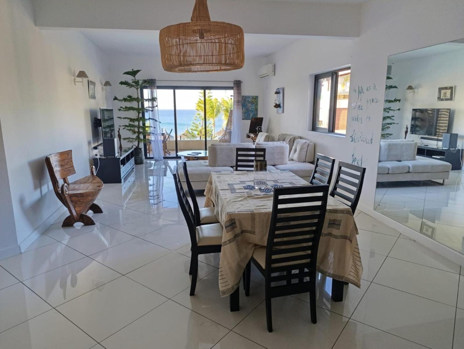 Magnificent Sea-View Apartment Flic-en-Flacq Extérieur photo